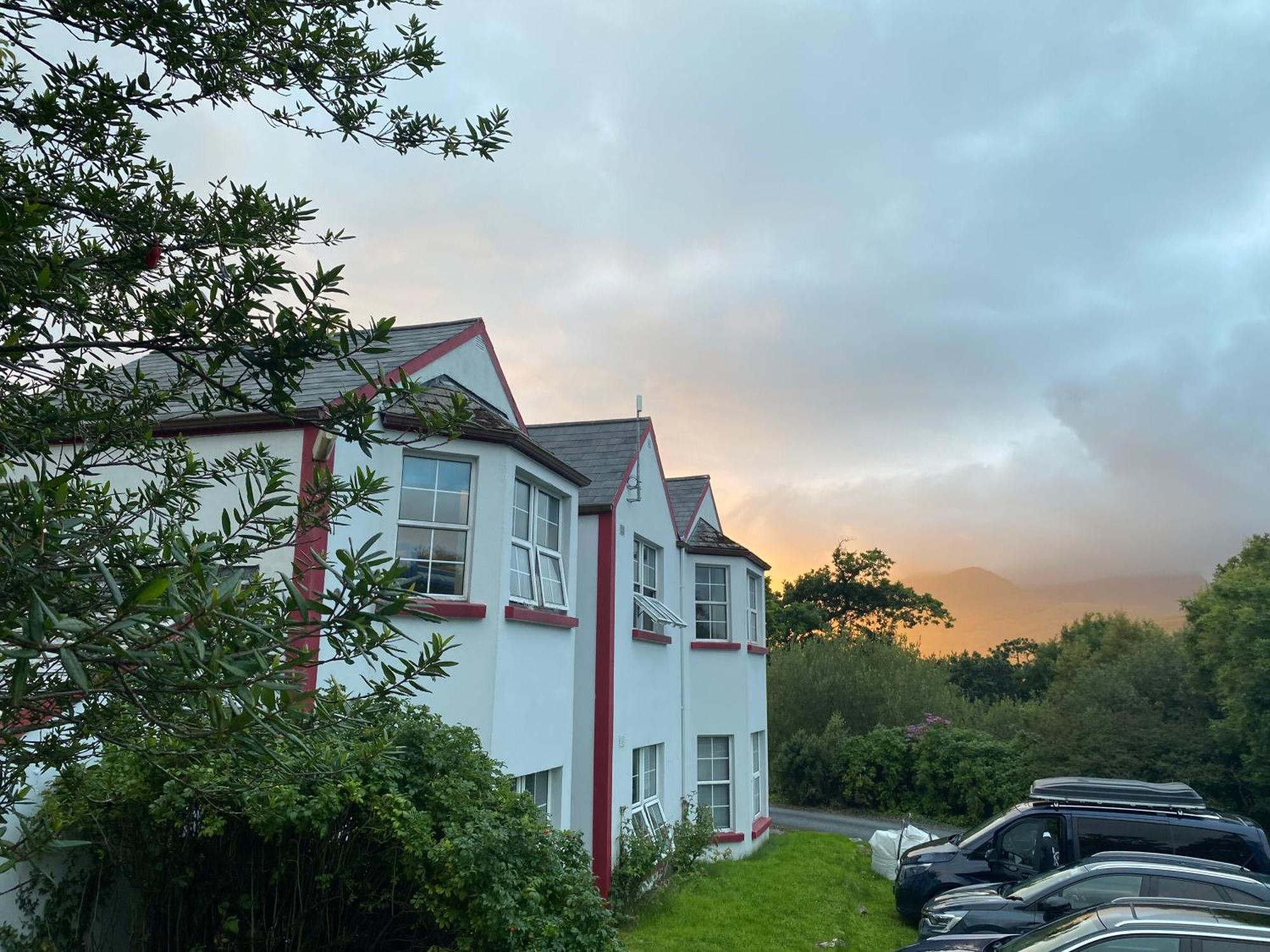 The Connemara Hostel - Sleepzone Линон Экстерьер фото