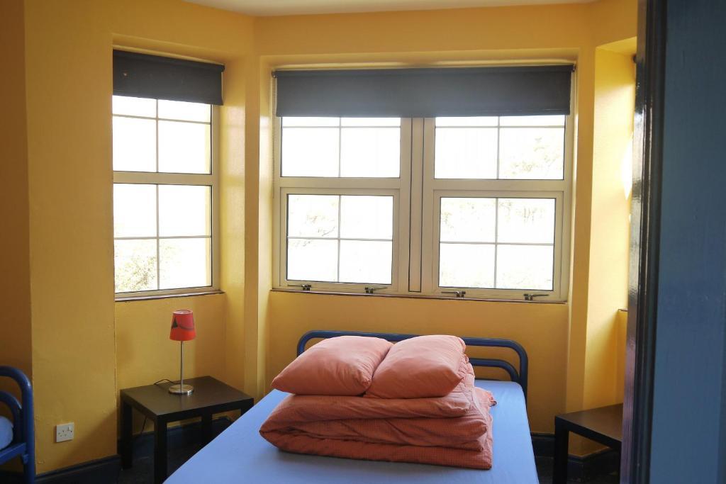 The Connemara Hostel - Sleepzone Линон Номер фото