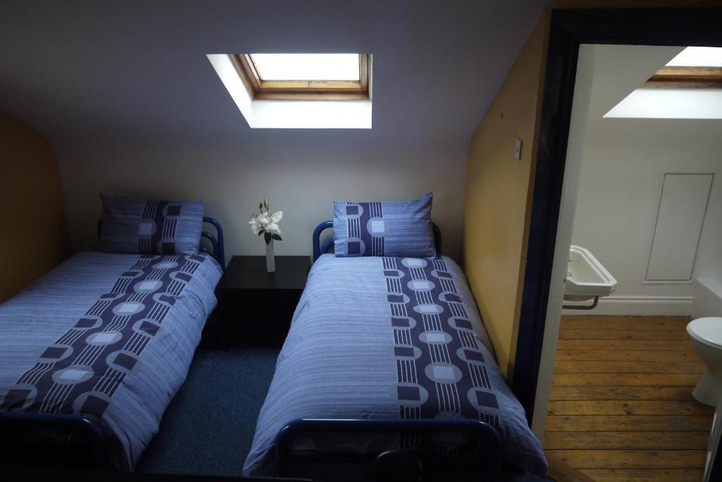 The Connemara Hostel - Sleepzone Линон Номер фото