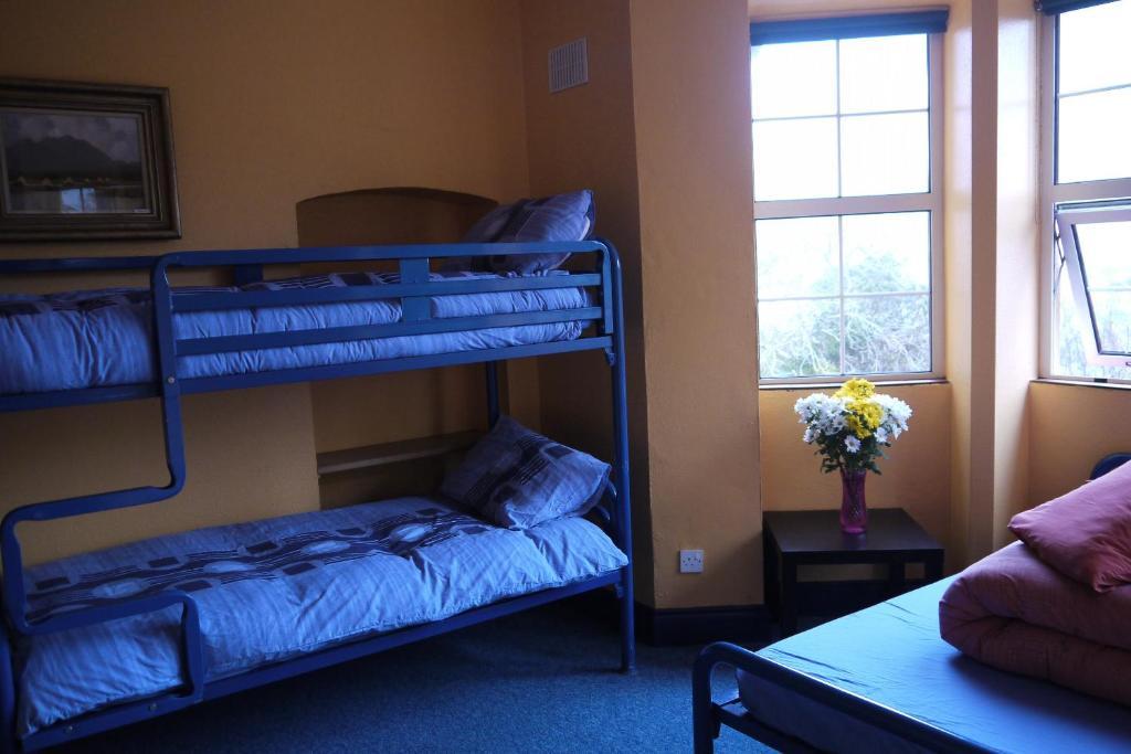 The Connemara Hostel - Sleepzone Линон Номер фото